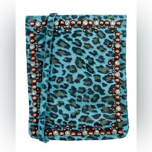 5 for $25 ⭐️ NWOT Leatherock USA Yvette Pouch